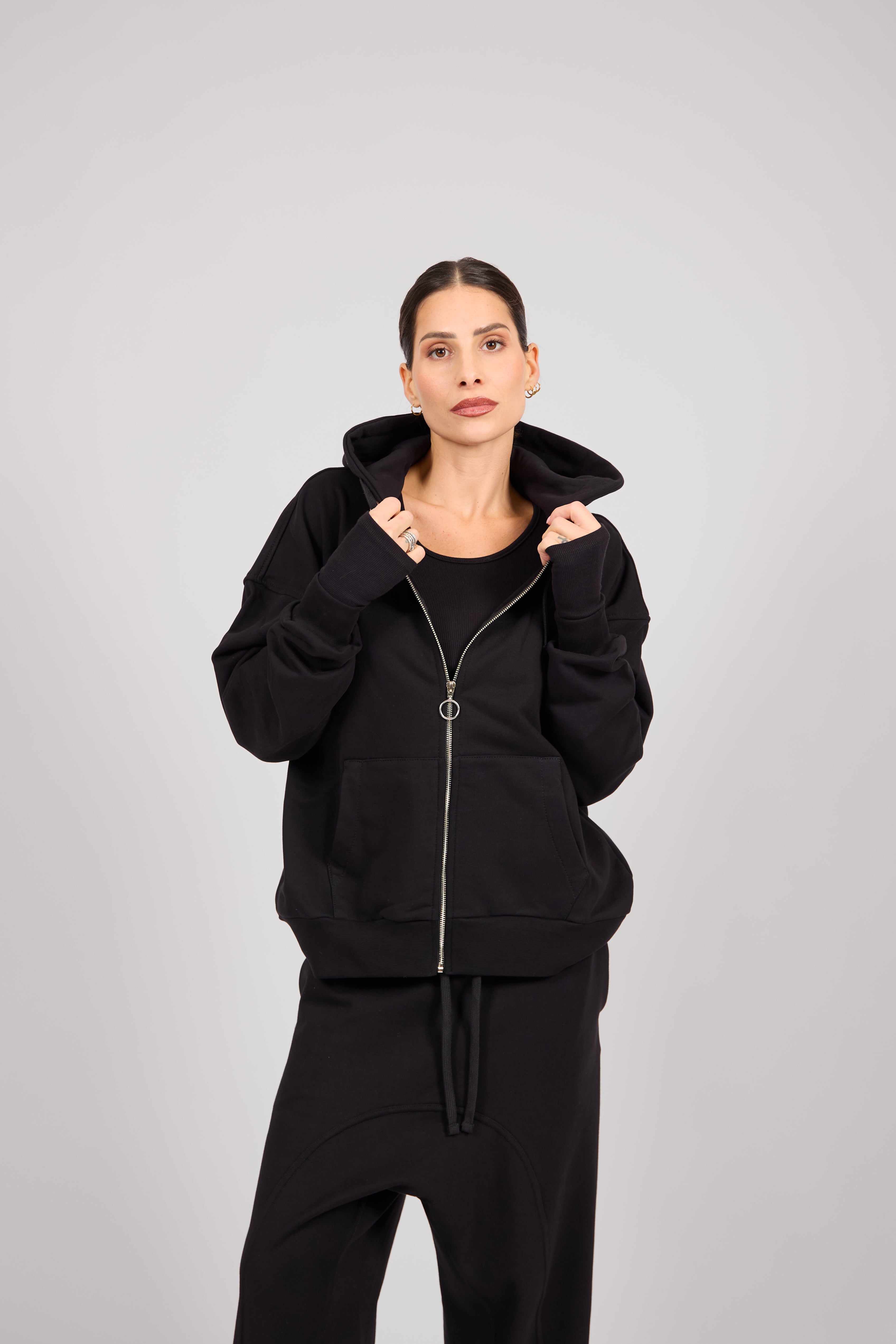 IN-BLACK ZIP-UP HOODIE – Felpa con cappuccio e zip