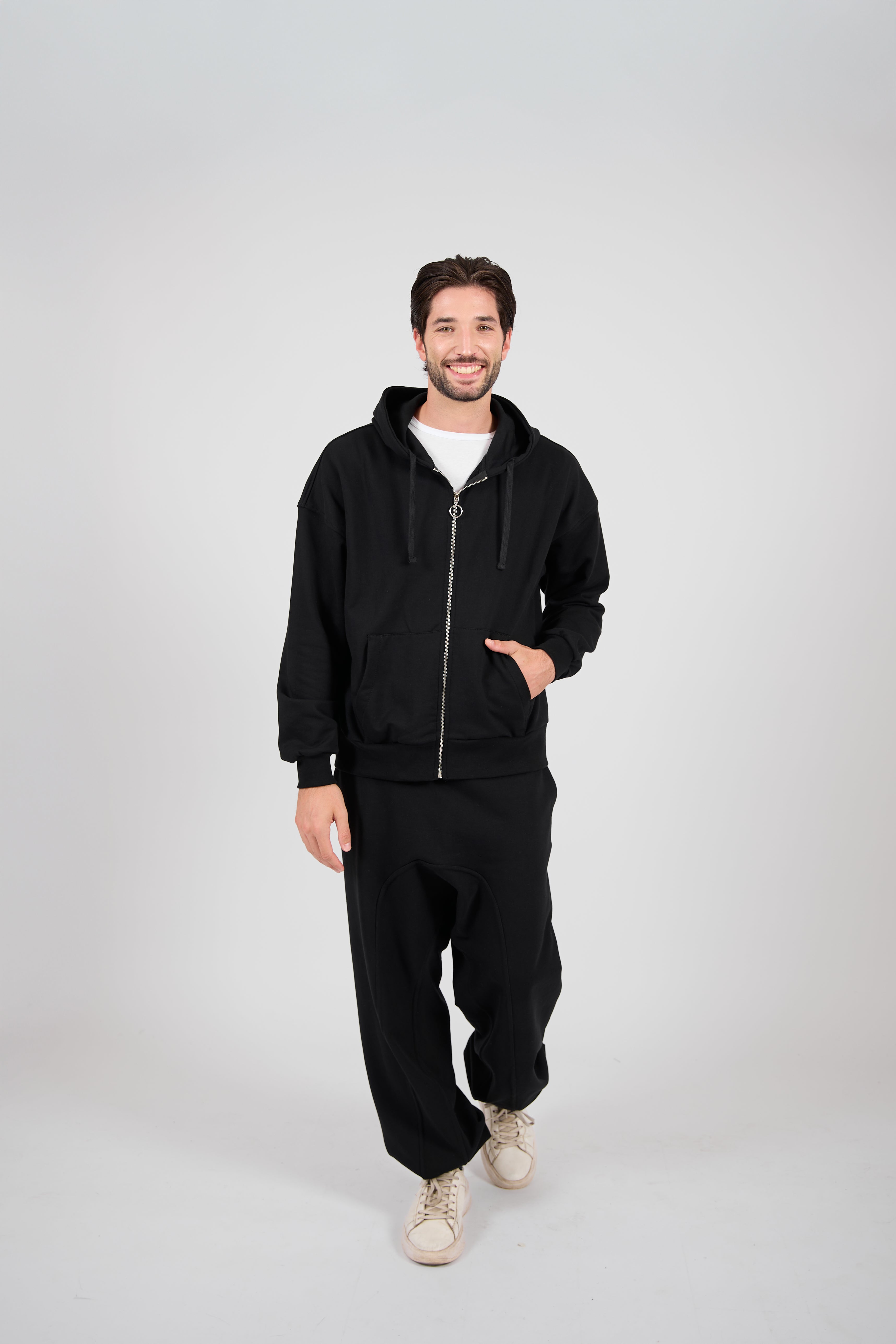IN-BLACK ZIP-UP HOODIE – Felpa con cappuccio e zip