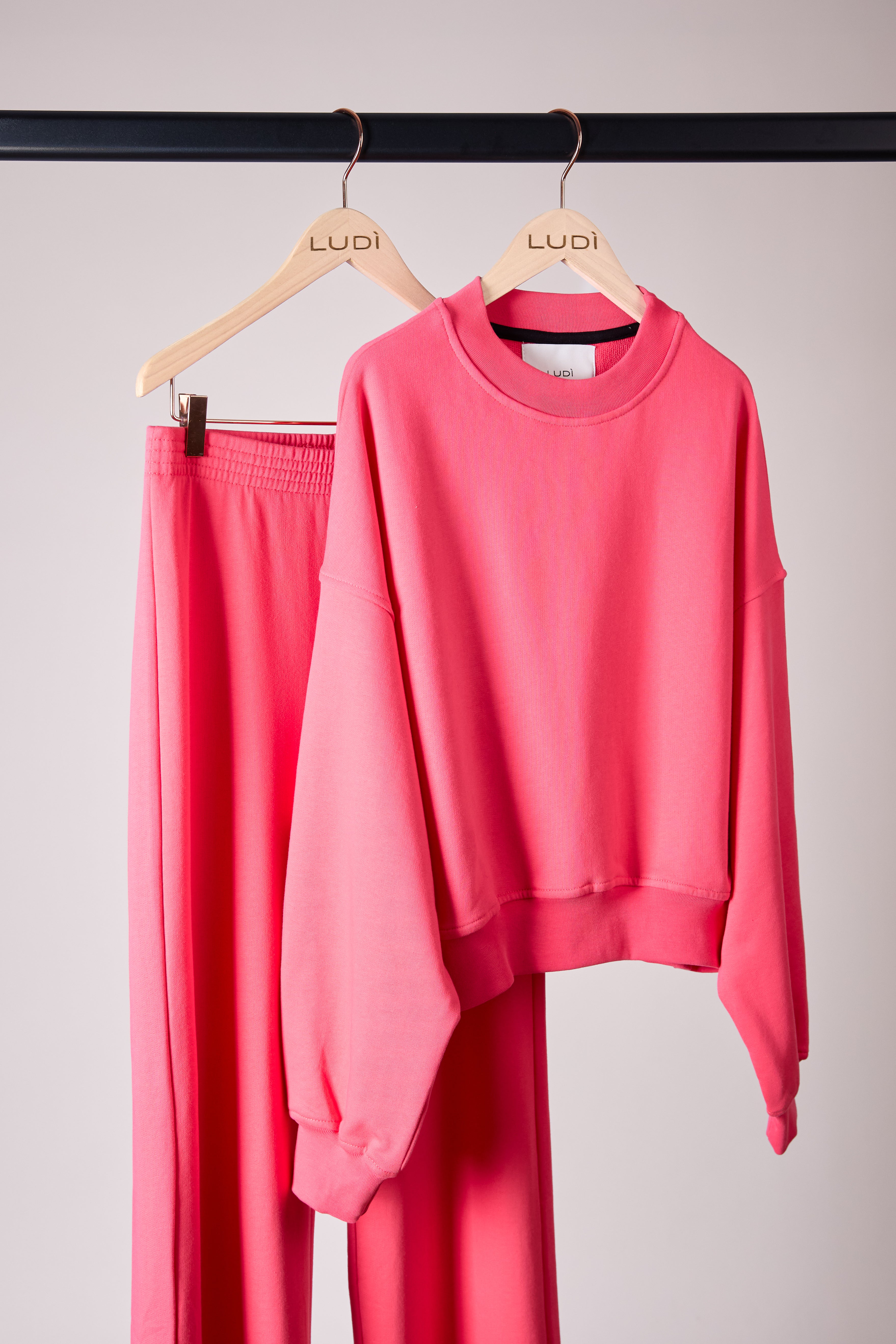 REBEL CREWNECK SWEATSHIRT – Crewneck sweatshirt