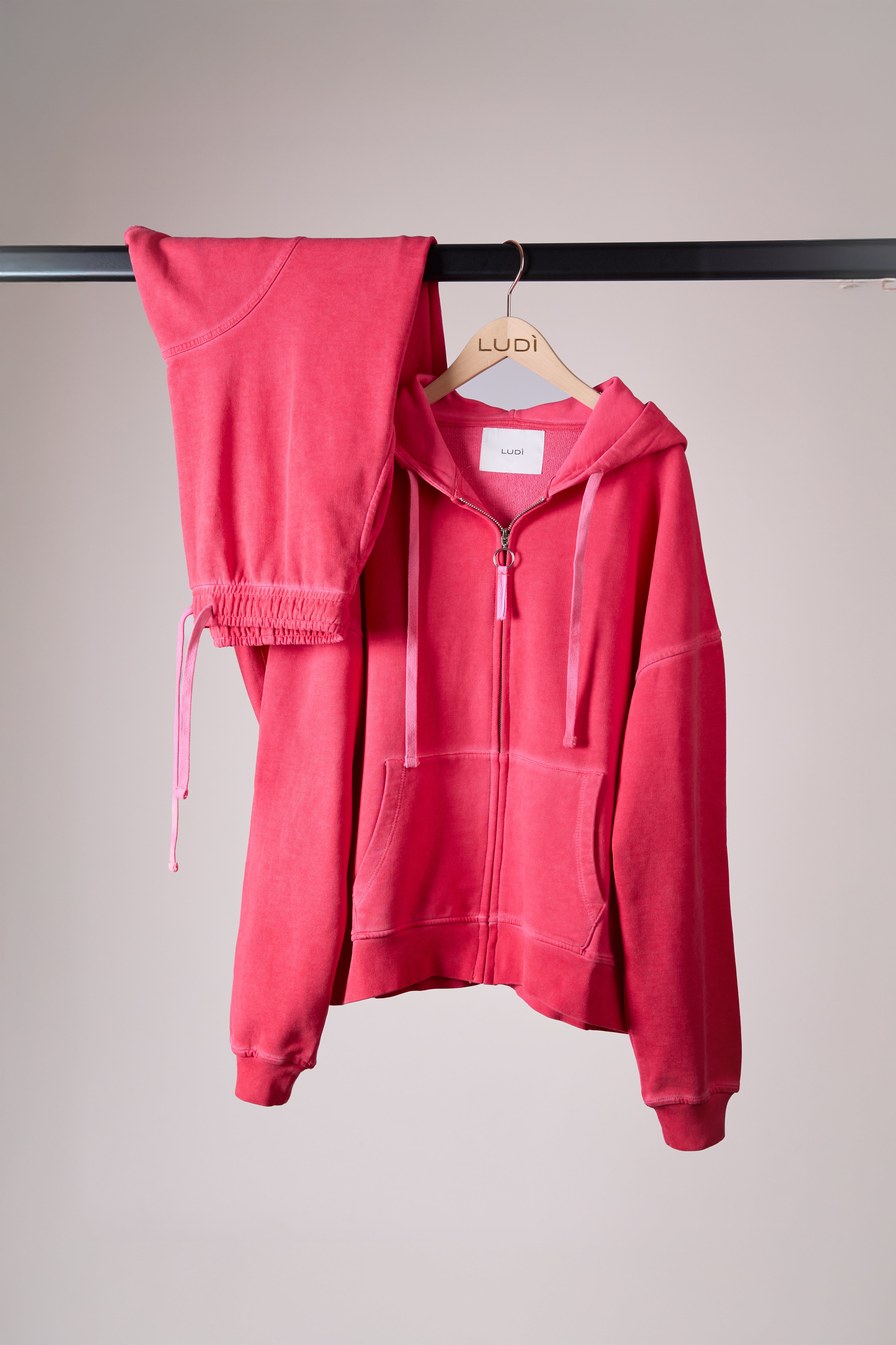 BLACKOUT ZIP-UP HOODIE – Zip-up hoodie